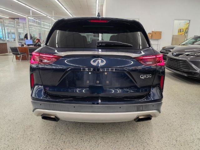 Used 2019 INFINITI QX50 Essential w/ Sensory Package AWD/4WD image 6