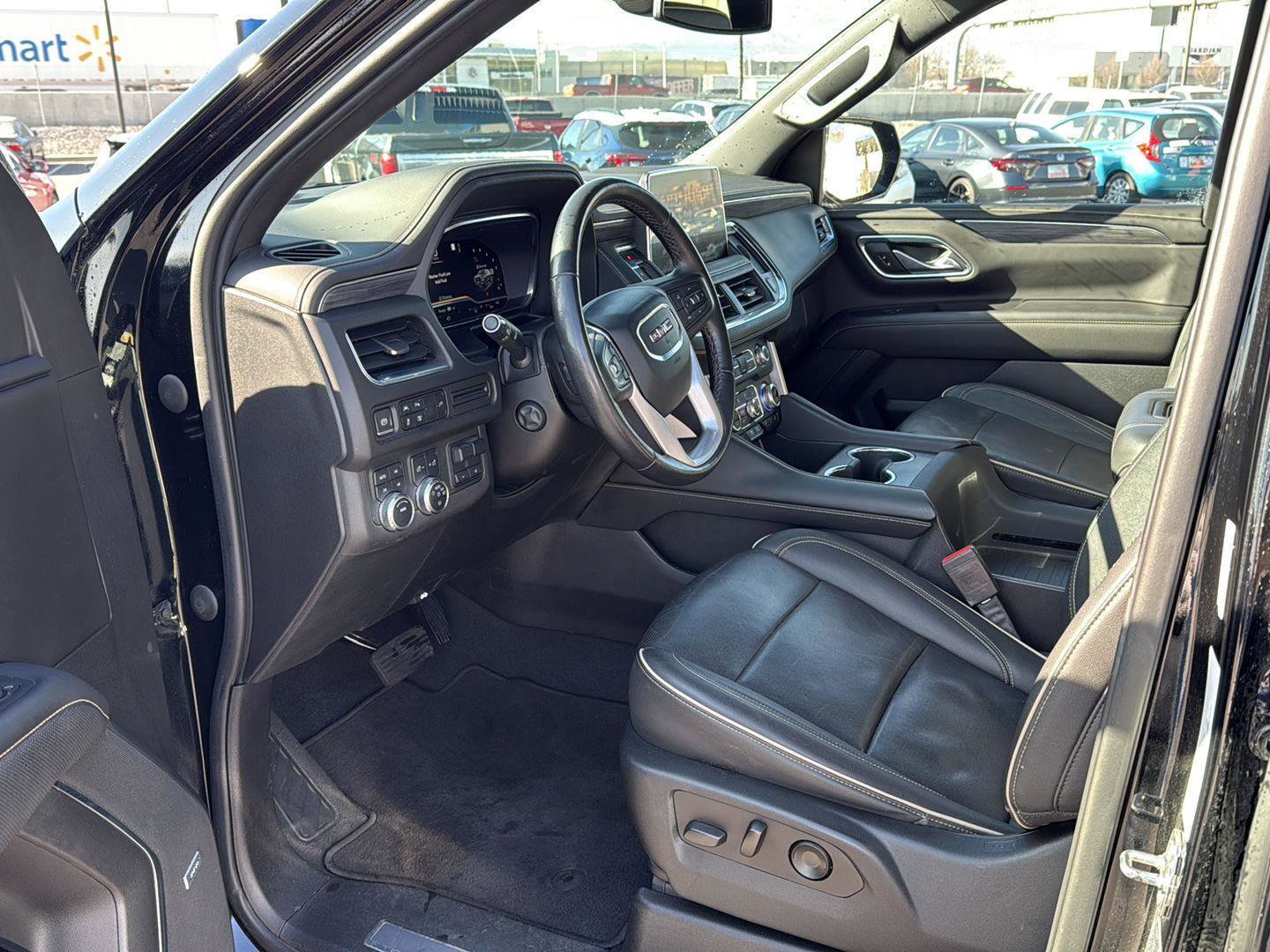 Used 2022 GMC Yukon SLT w/ SLT Luxury Package AWD/4WD image 15