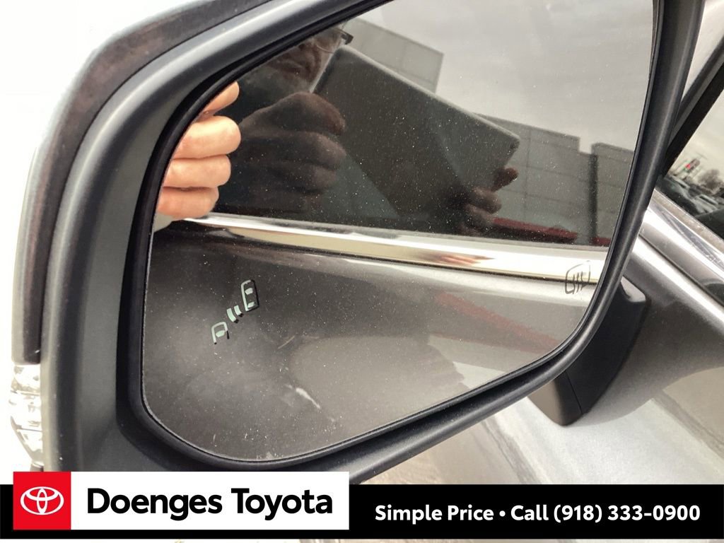 Used 2022 Toyota Highlander XLE image 28