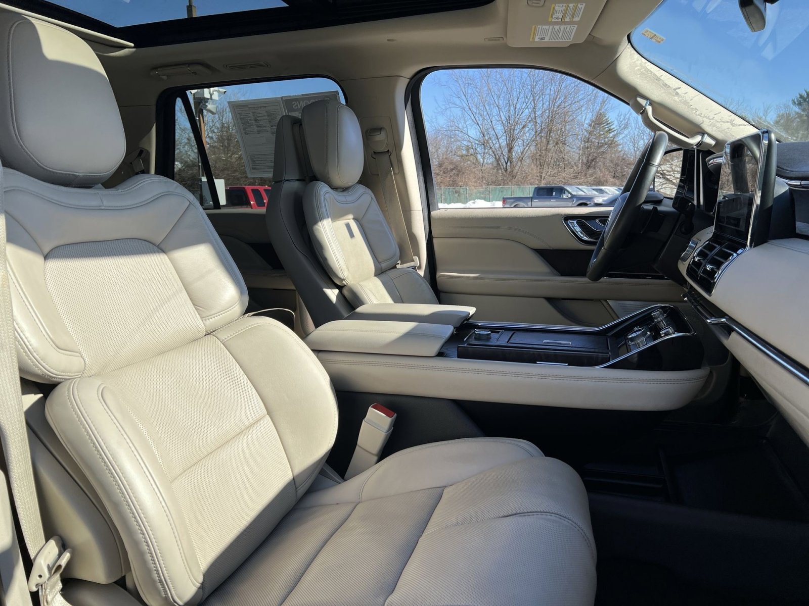 Used 2021 Lincoln Navigator Reserve w/ Luxury Package image 27