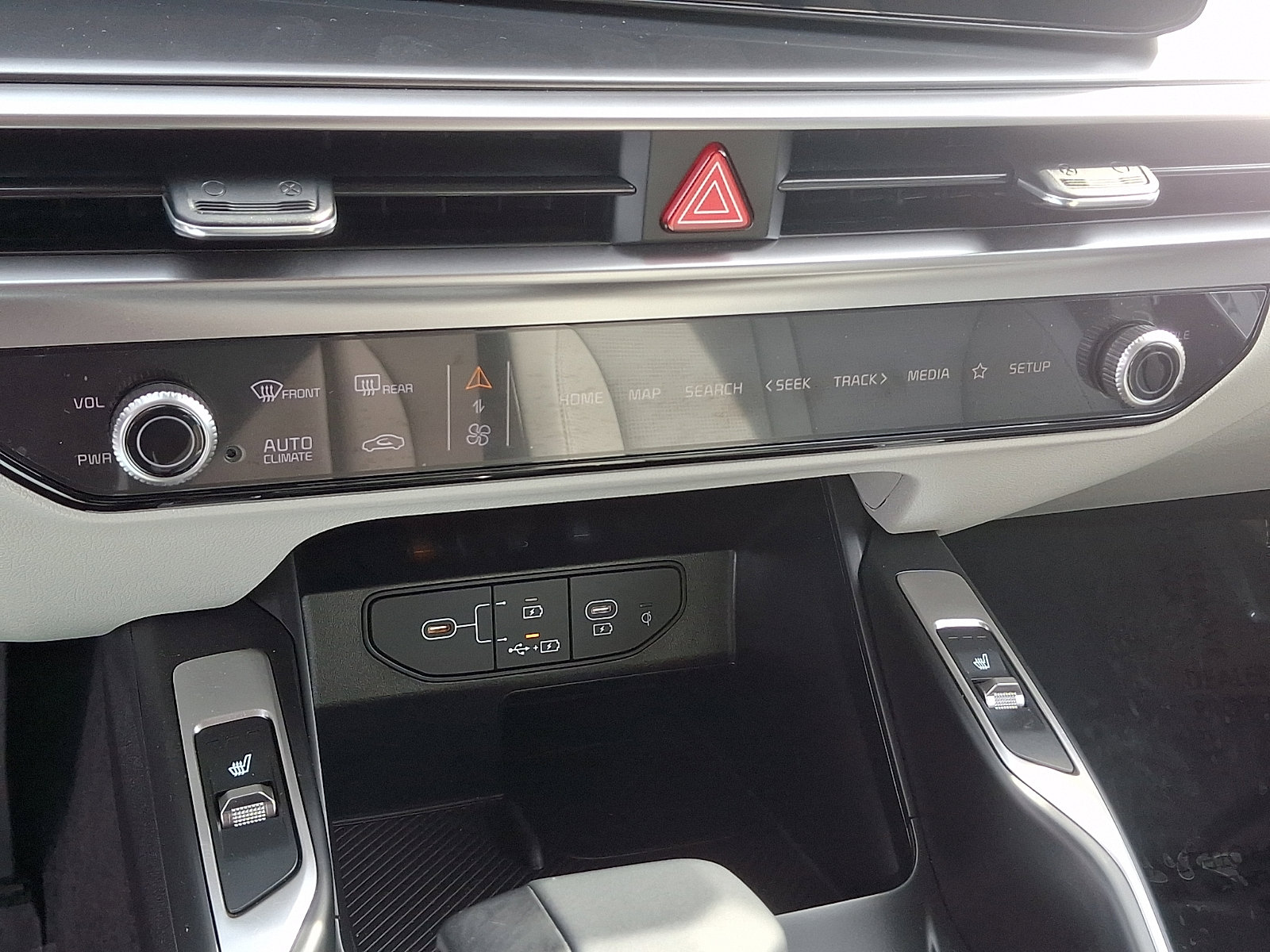 Certified 2025 Kia Sorento S AWD/4WD image 16