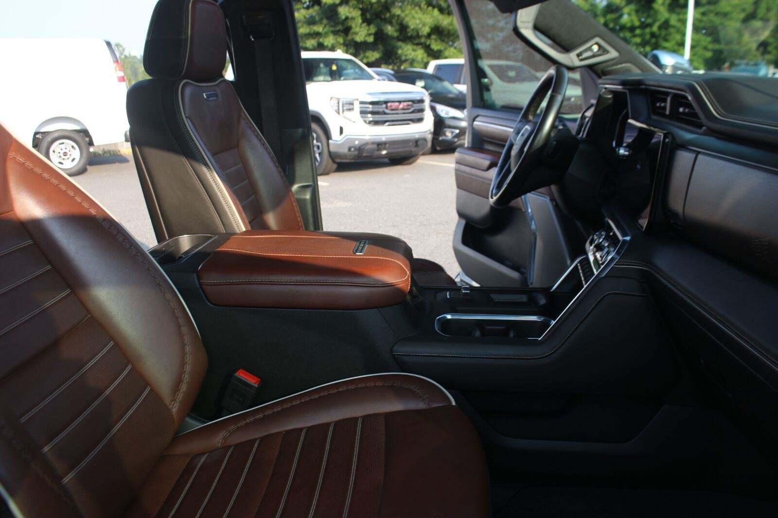 Used 2024 GMC Sierra 3500 Denali Ultimate AWD/4WD image 37