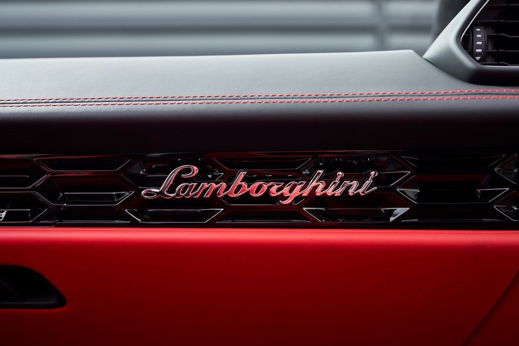 Used 2021 Lamborghini Huracan EVO image 38