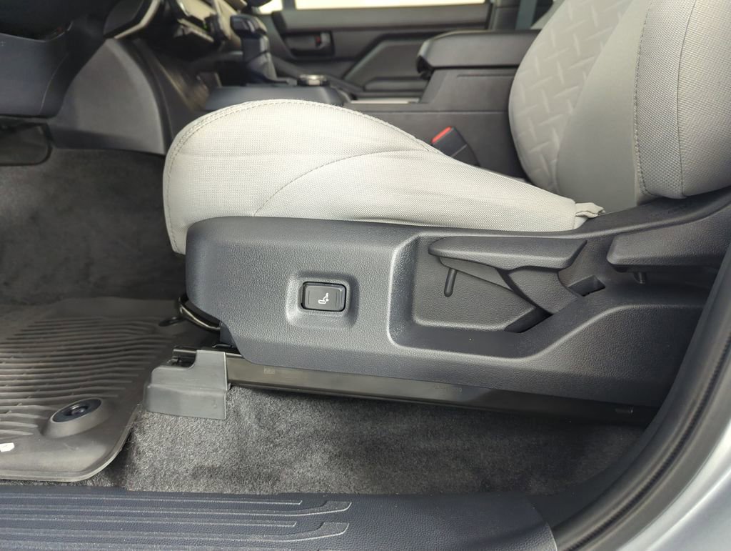 Used 2025 Toyota Tacoma SR5 image 13