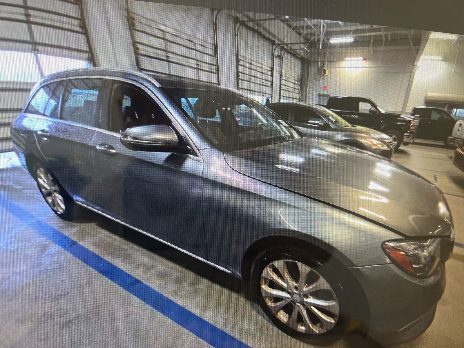 Used 2017 Mercedes-Benz E 400 4MATIC Wagon image 4