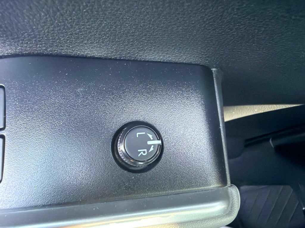 Used 2021 Toyota Highlander XLE AWD/4WD image 44