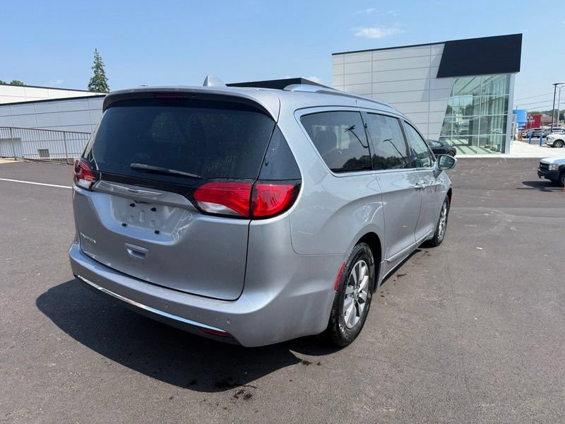 Used 2019 Chrysler Pacifica Touring-L Plus FWD image 8