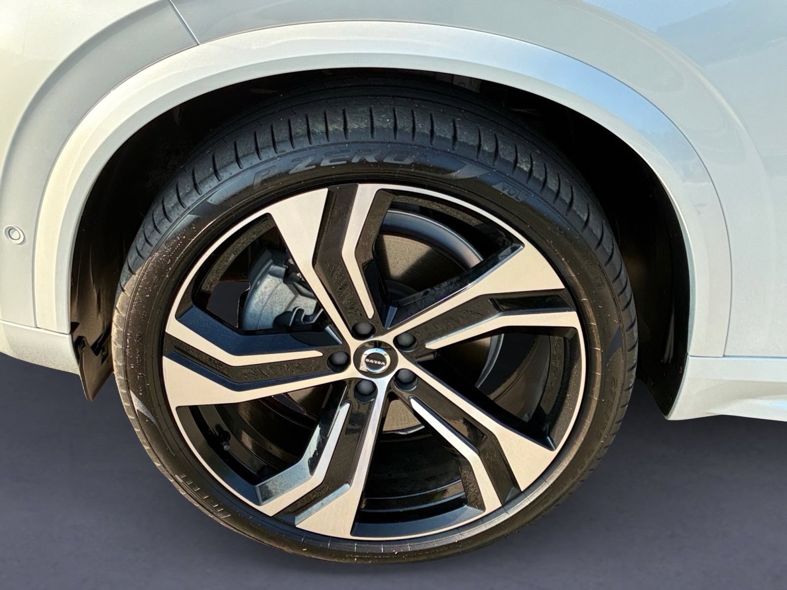 Used 2024 Volvo XC90 B6 Ultimate w/ Protection Package Premier AWD/4WD image 9