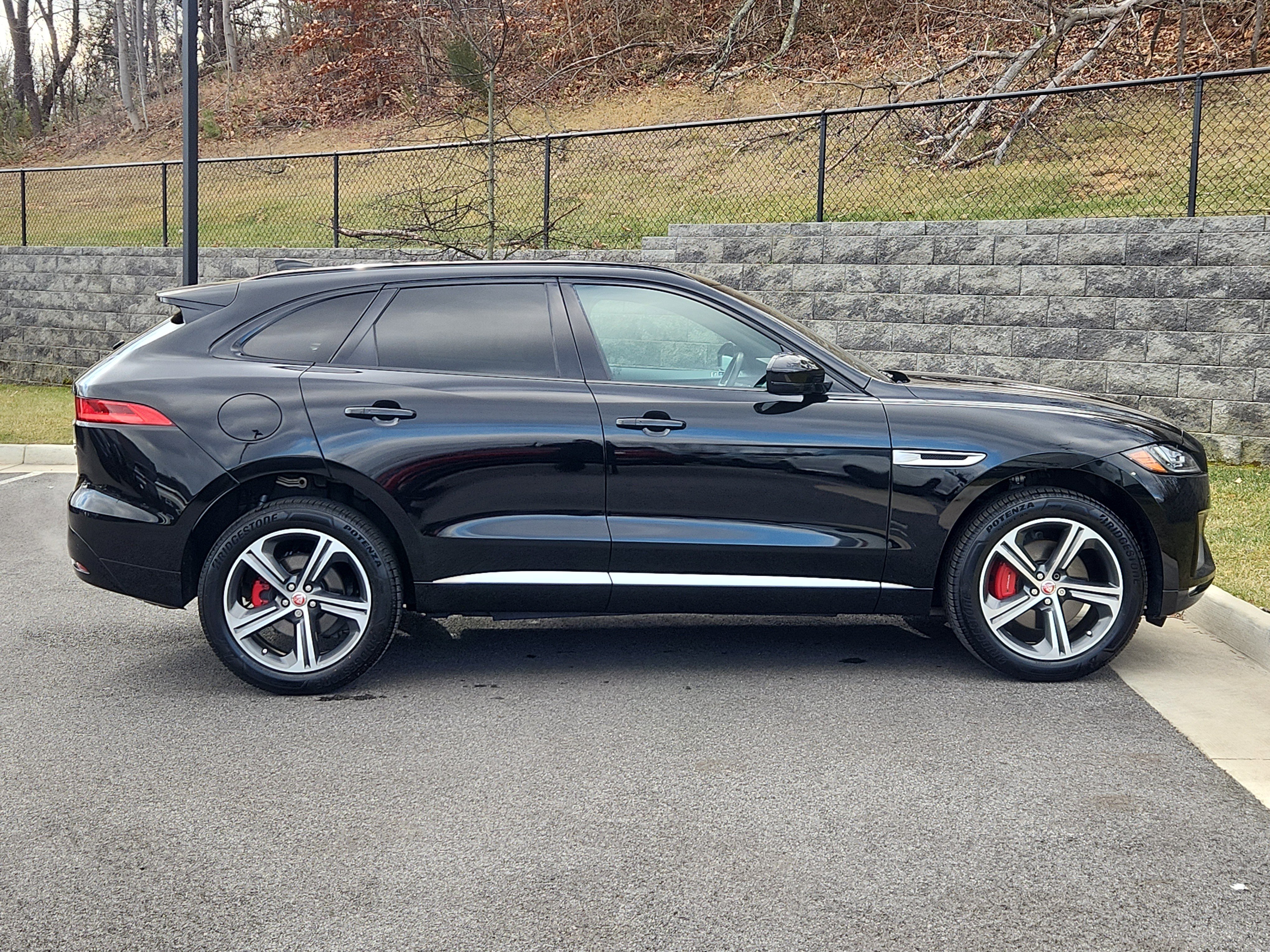 Used 2019 Jaguar F-PACE S image 11