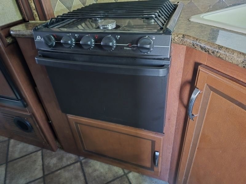 Used 2014 Ford E-450 and Econoline 450 Super Duty w/ Motorhome Prep Package image 25