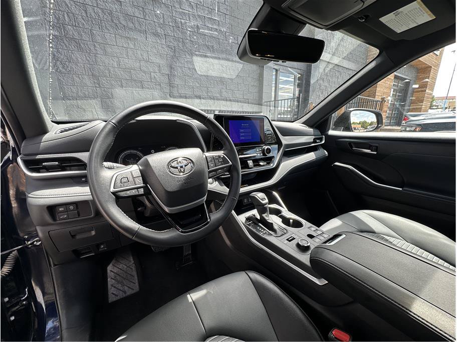 Used 2025 Toyota Highlander XSE AWD/4WD image 14