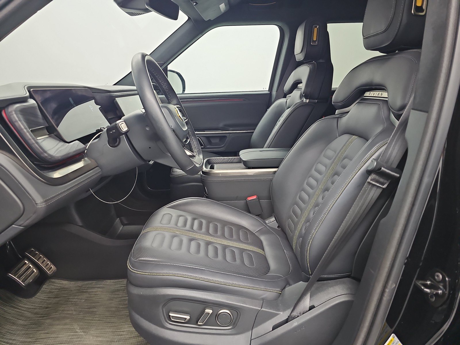 Used 2024 Rivian R1T Adventure AWD/4WD image 20
