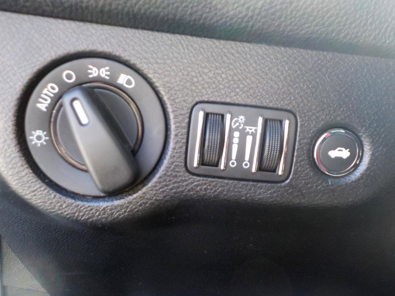 Used 2019 Dodge Challenger SXT RWD image 11