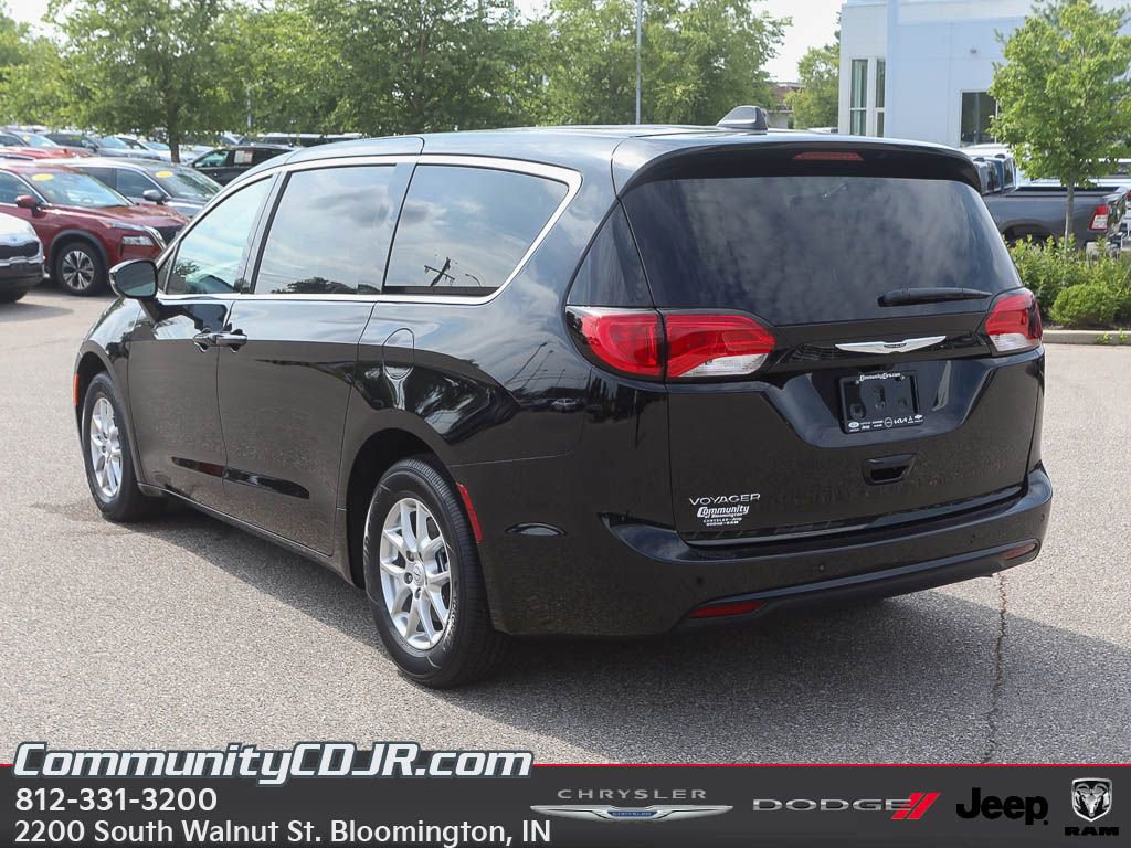 New 2025 Chrysler Voyager LX FWD image 5