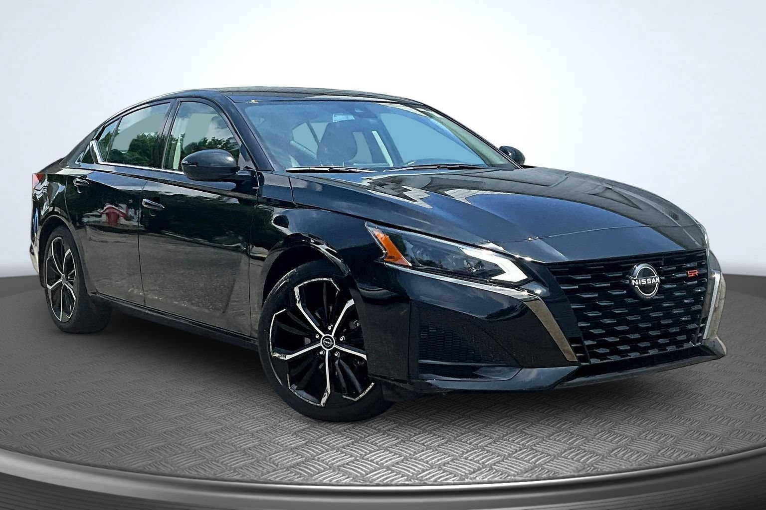 Used 2024 Nissan Altima 2.5 SR FWD image 3