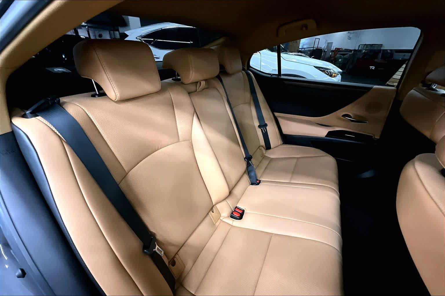 Used 2023 Lexus ES 300h w/ Premium Package FWD image 21
