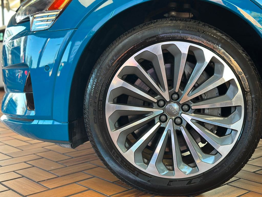 Used 2019 Audi e-tron Prestige w/ Prestige Package image 7