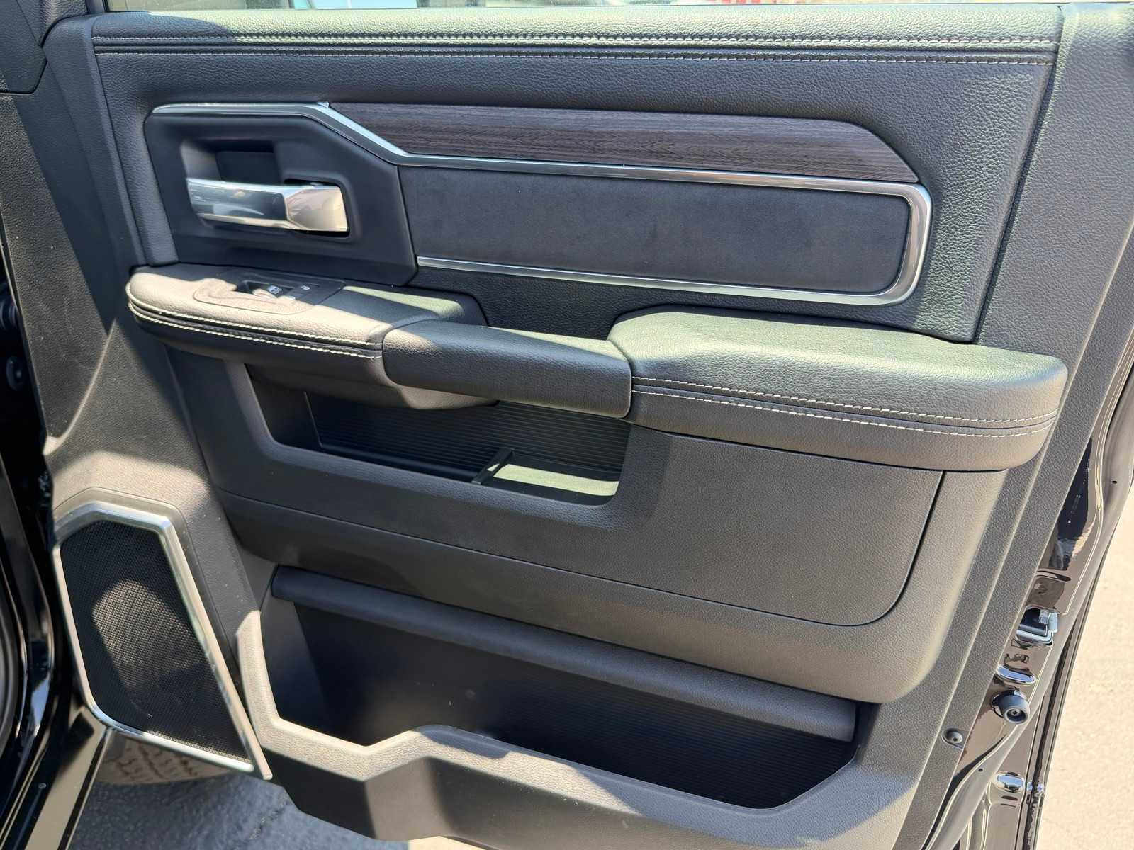 New 2026 RAM 2500 Laramie AWD/4WD image 16