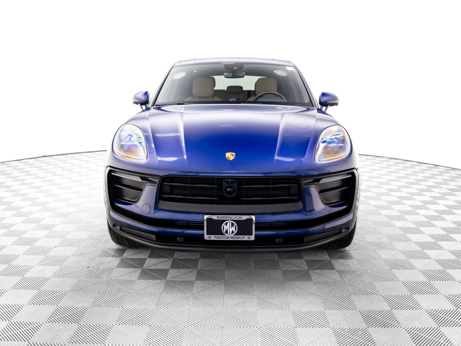 Certified 2025 Porsche Macan image 9