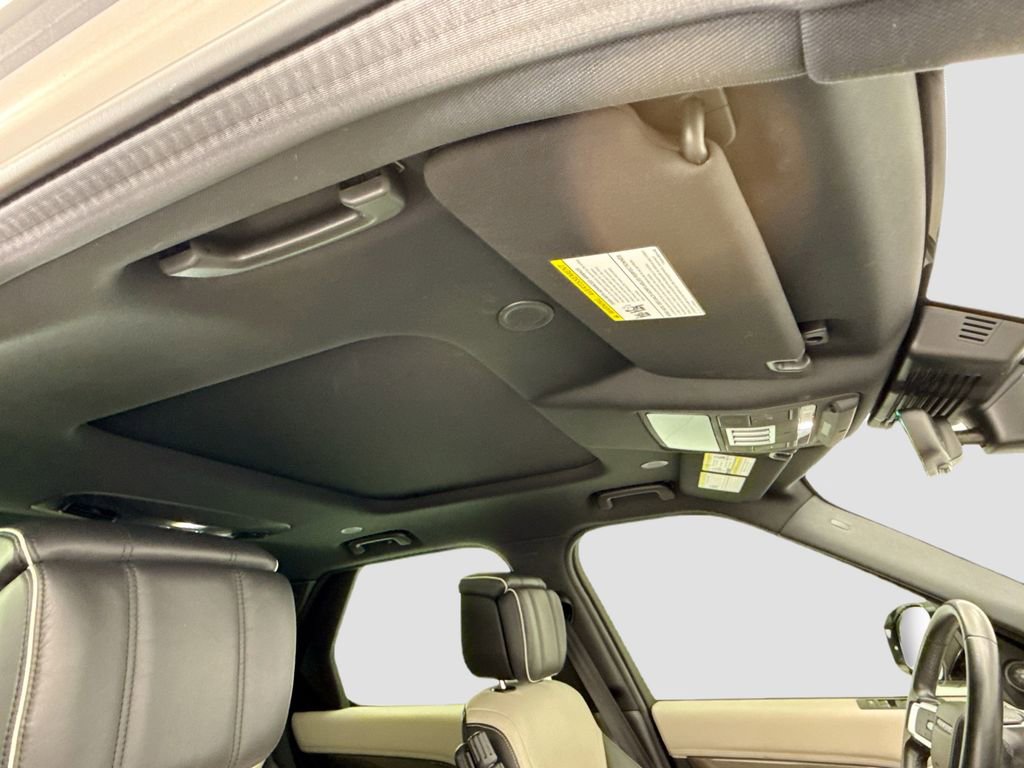 Used 2021 Land Rover Discovery HSE R-Dynamic AWD/4WD image 17