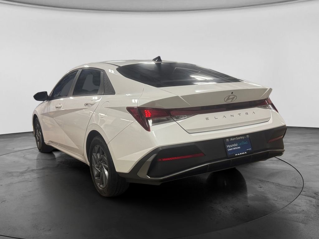 Certified 2024 Hyundai Elantra SEL image 8
