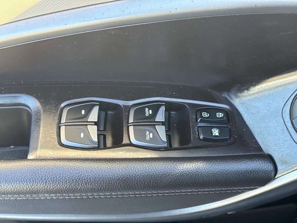 Used 2017 Hyundai Santa Fe Sport w/ 2.0T Ultimate Tech Package 05 image 21