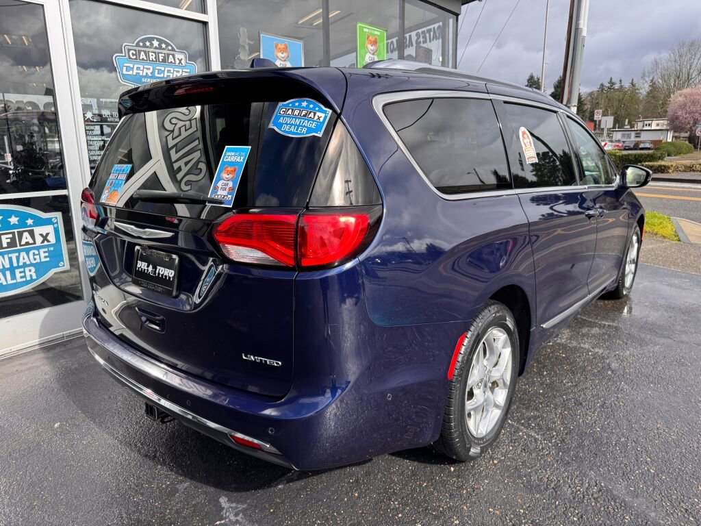 Used 2017 Chrysler Pacifica Limited FWD image 6