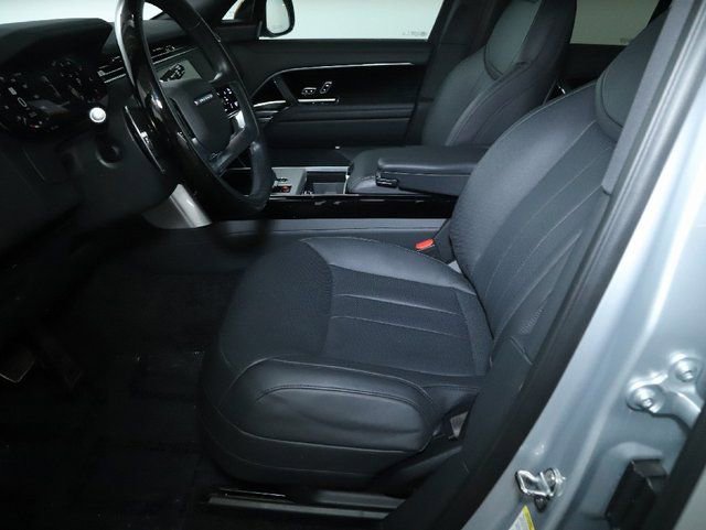 Certified 2025 Land Rover Range Rover SE image 17