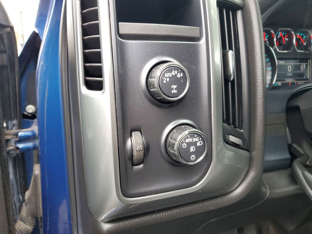 Used 2018 Chevrolet Silverado 1500 LT w/ LT Convenience Package image 13