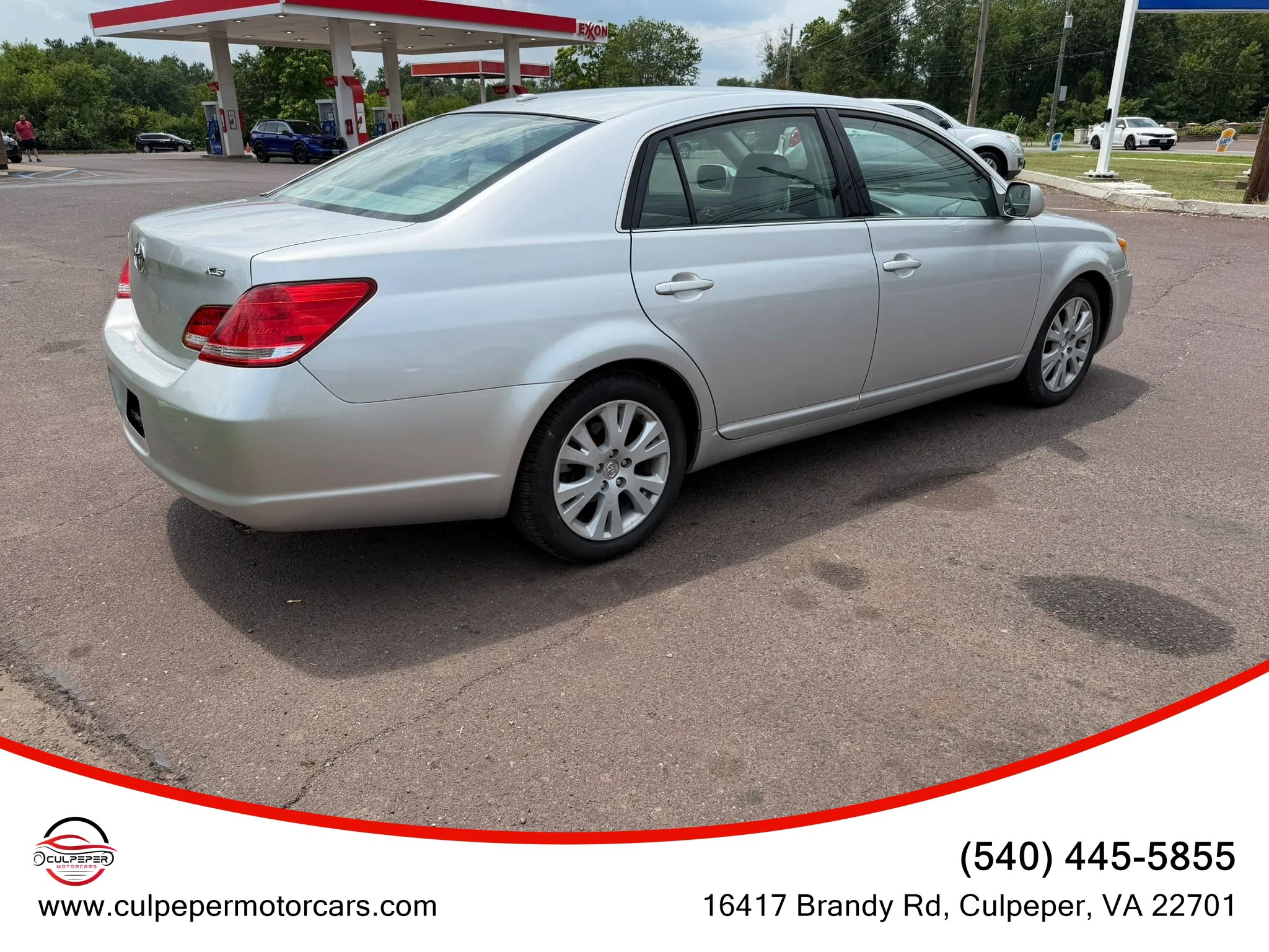 Used 2010 Toyota Avalon XLS FWD image 5
