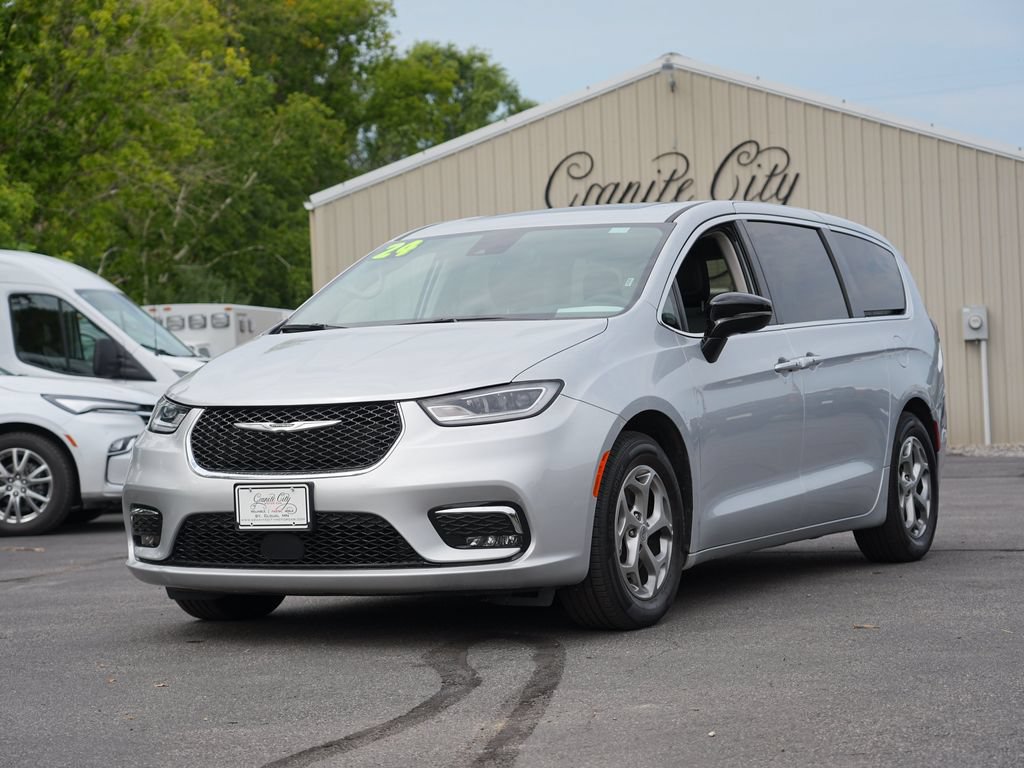 Used 2024 Chrysler Pacifica Limited FWD image 7