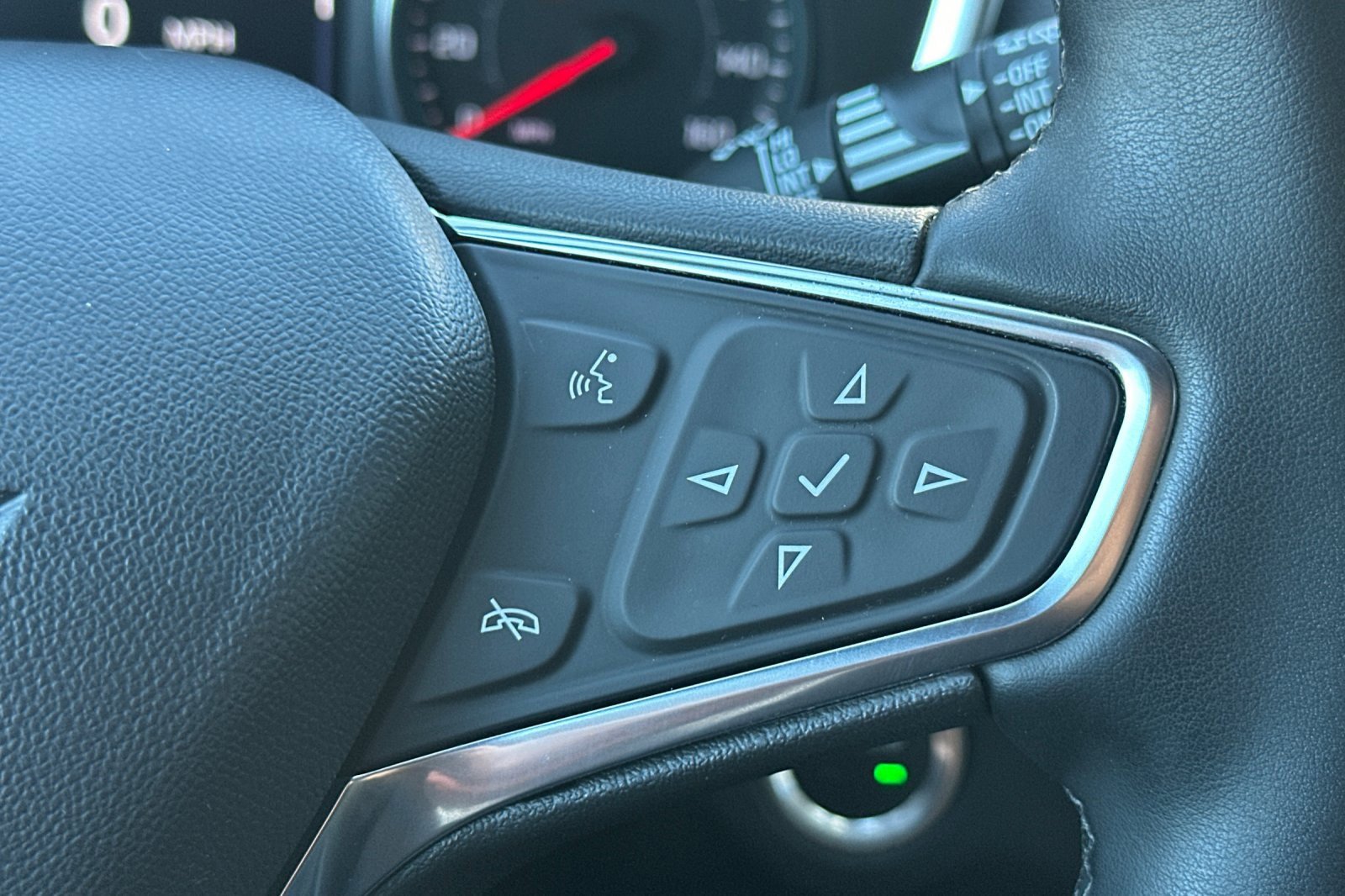 Used 2024 Chevrolet Equinox LT image 32