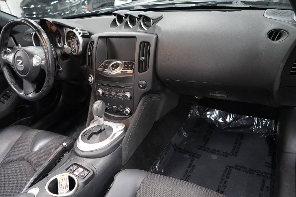 Used 2019 Nissan 370Z Touring RWD image 23