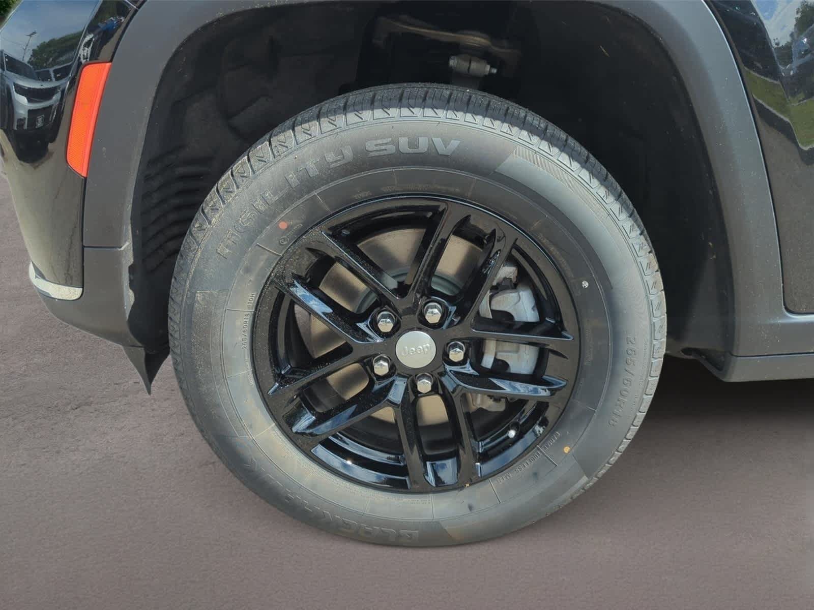 Used 2023 Jeep Grand Cherokee L Laredo AWD/4WD image 11