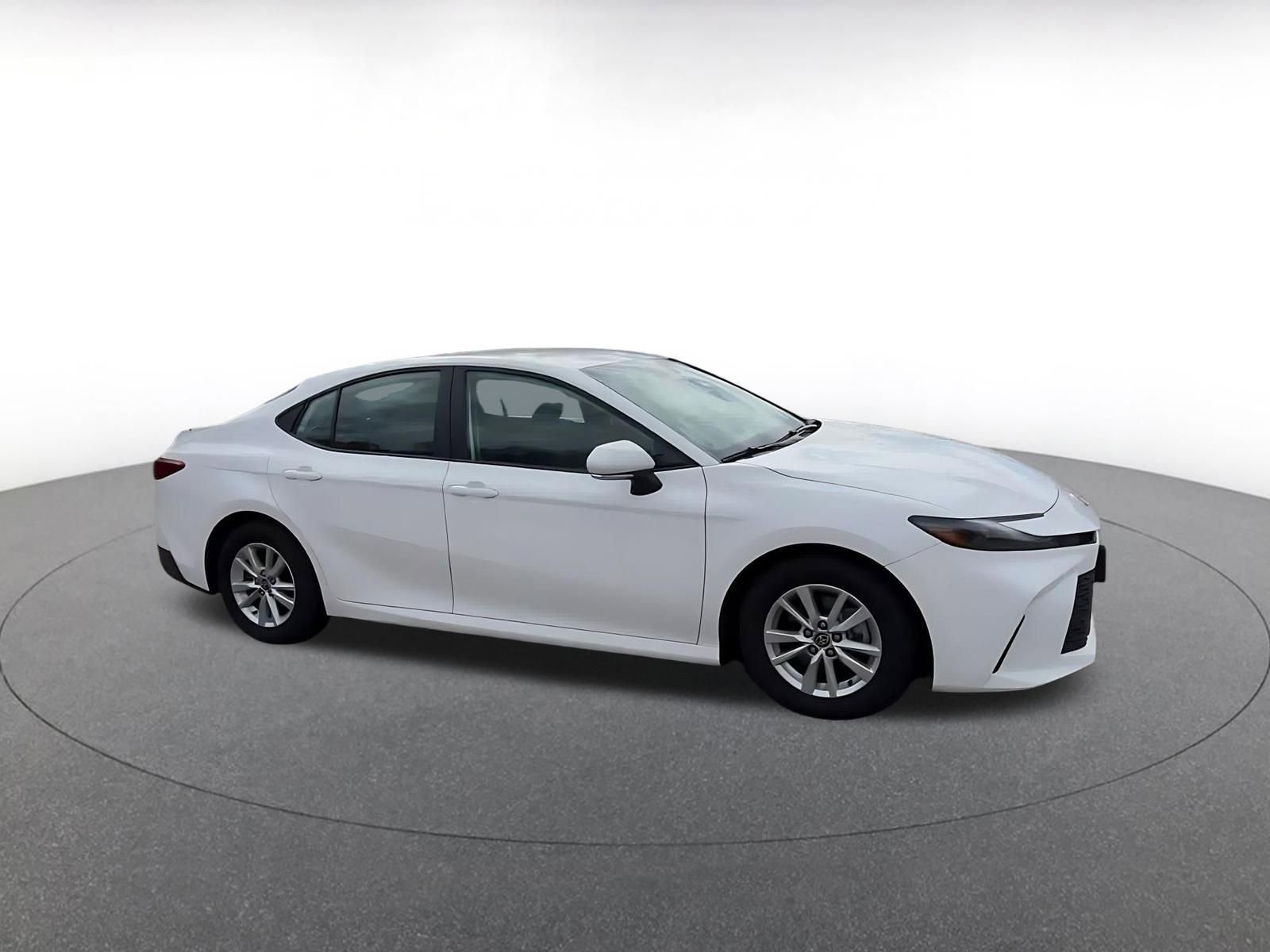 Used 2025 Toyota Camry LE image 2