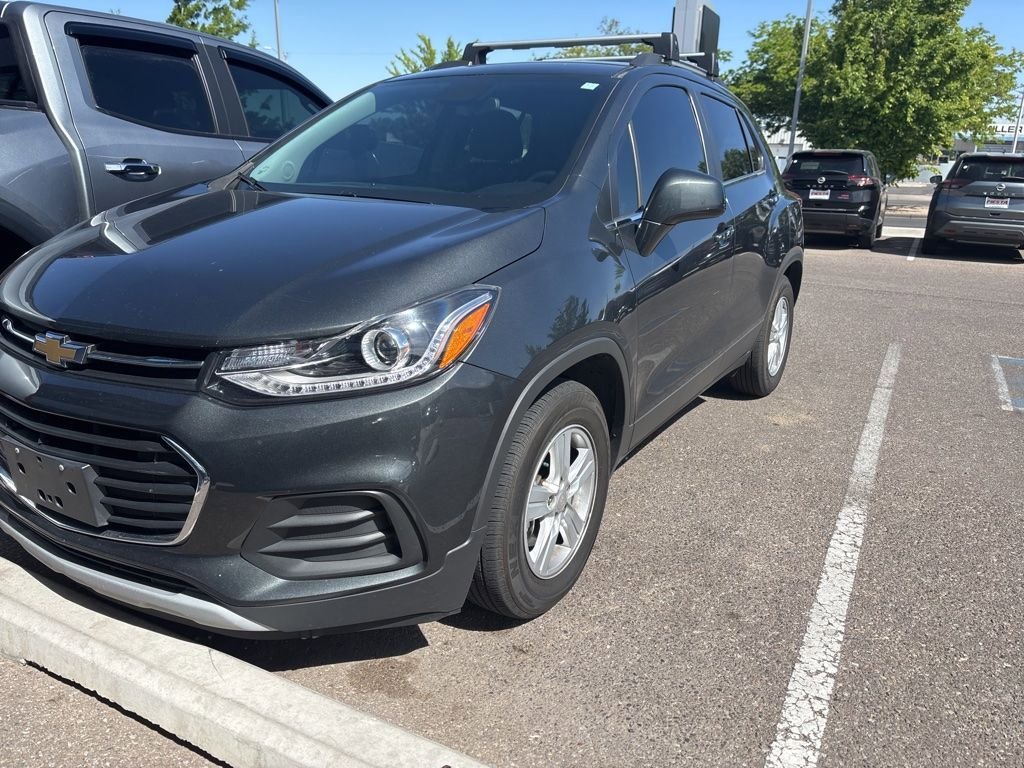 Used 2017 Chevrolet Trax LT w/ LT Convenience Package FWD image 2