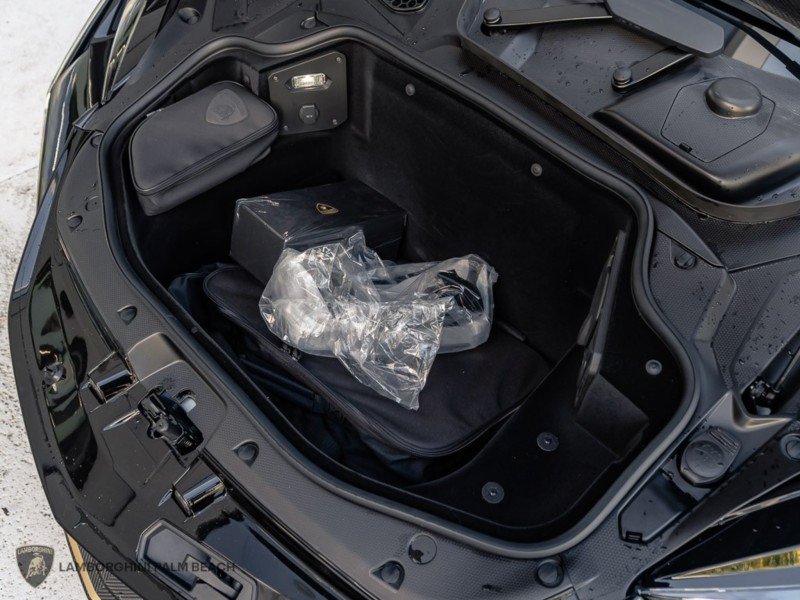 Used 2025 Lamborghini Revuelto AWD/4WD image 39