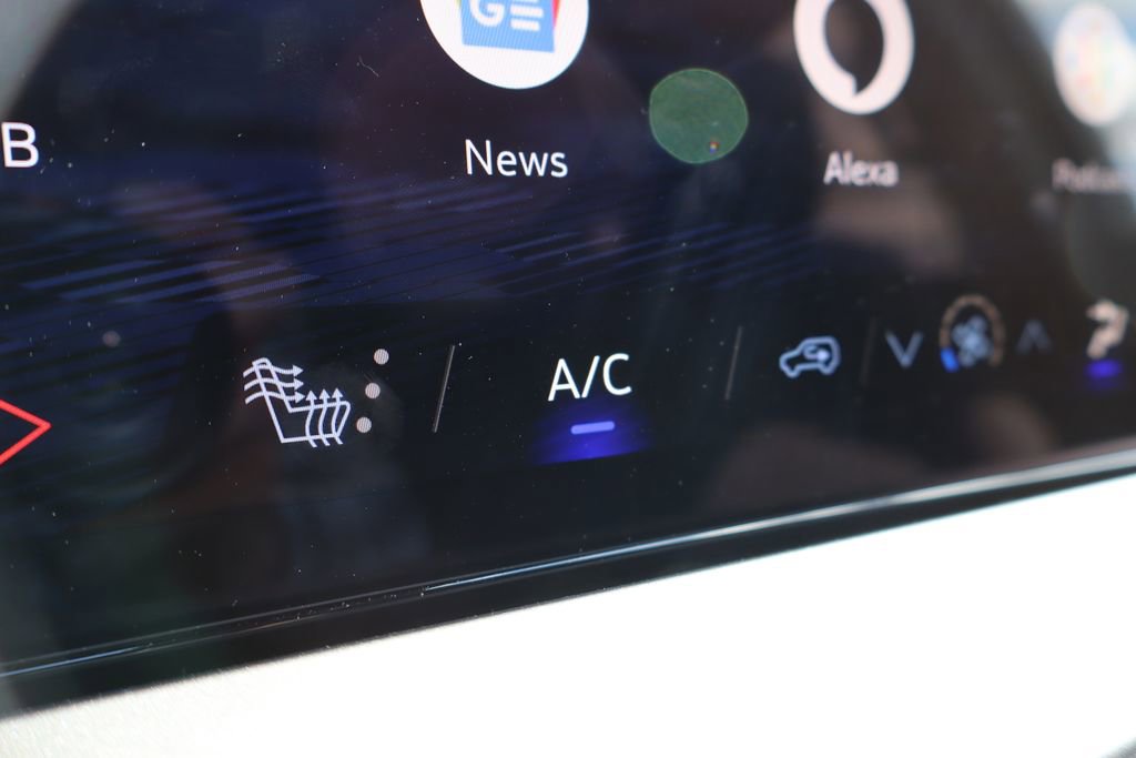 New 2025 Chevrolet Traverse LT w/ Sun and Wheel Package image 21