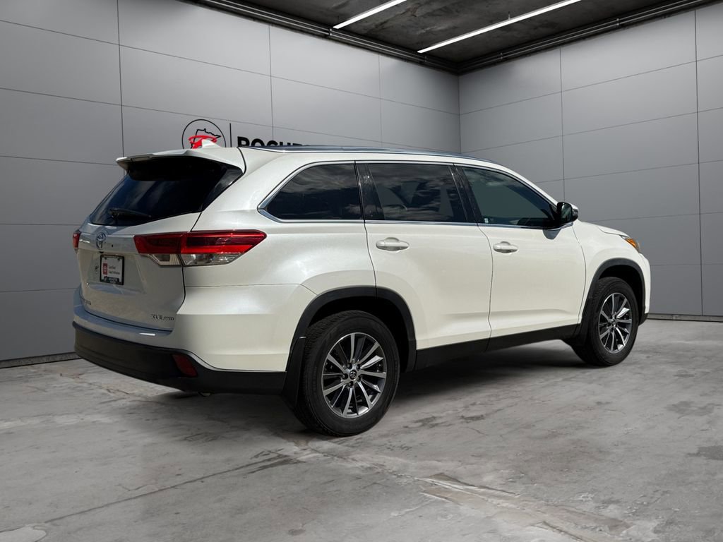 Certified 2019 Toyota Highlander XLE AWD/4WD image 5