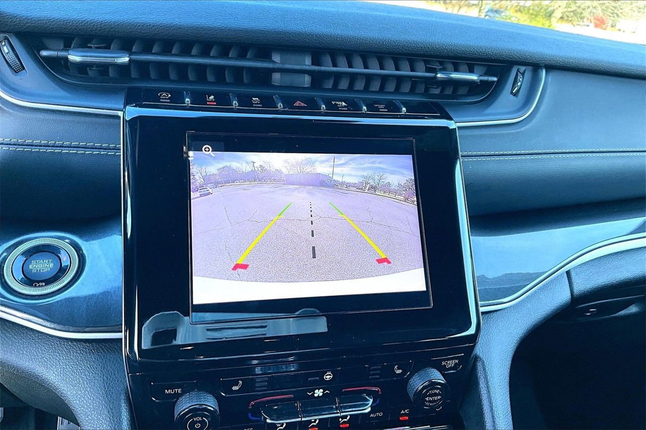 Certified 2022 Jeep Grand Cherokee L Laredo image 12