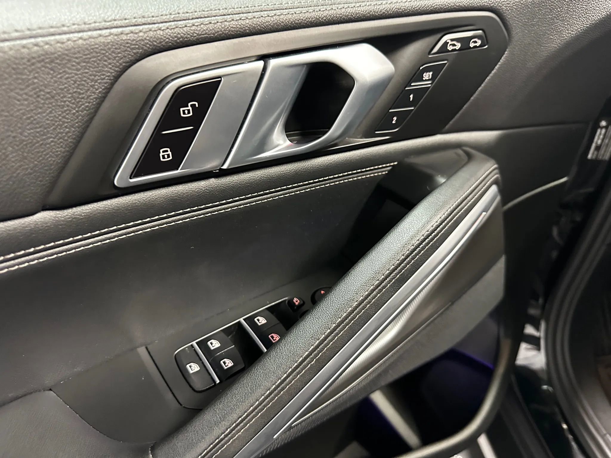 Used 2023 BMW X6 xDrive40i w/ Premium Package image 13