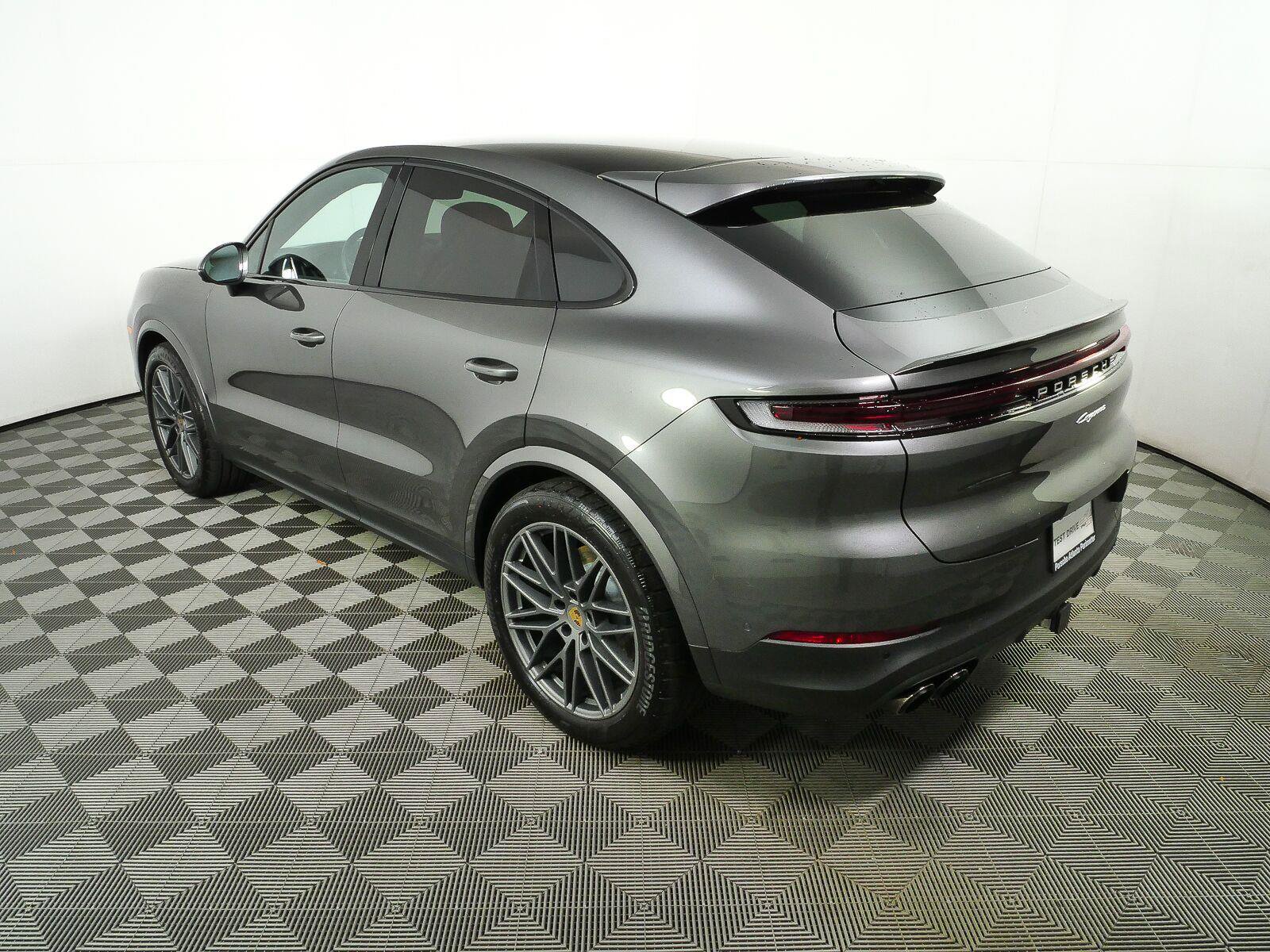 Certified 2024 Porsche Cayenne Coupe AWD/4WD image 3
