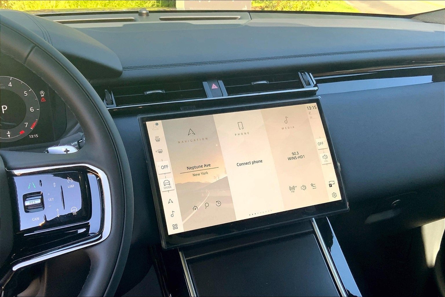 New 2026 Land Rover Range Rover Velar Dynamic SE image 6