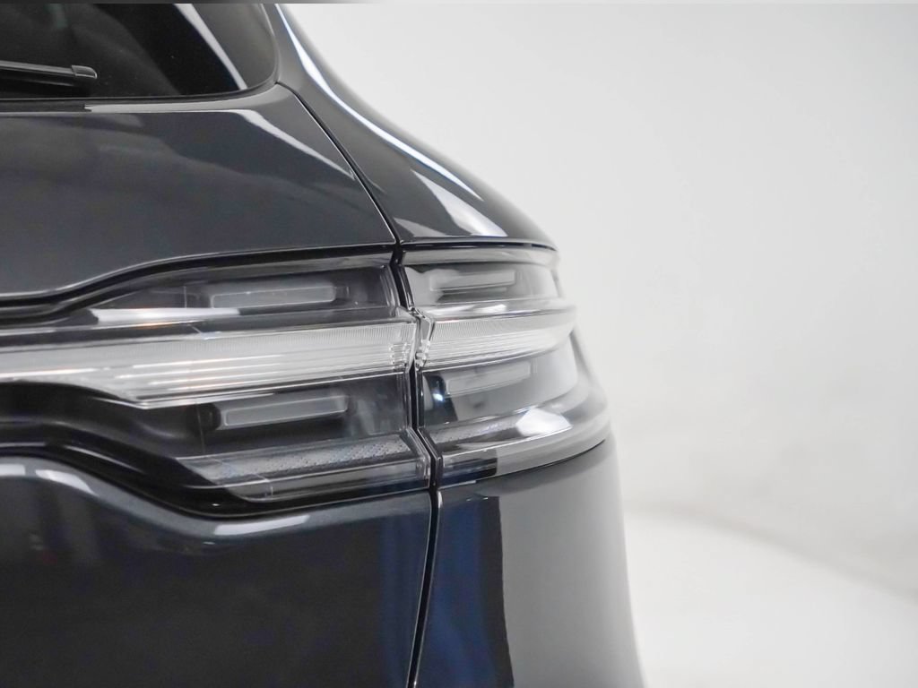 Certified 2026 Porsche Macan AWD/4WD image 12