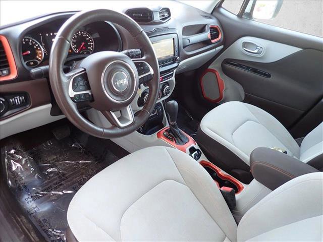 Used 2015 Jeep Renegade Latitude AWD/4WD image 10