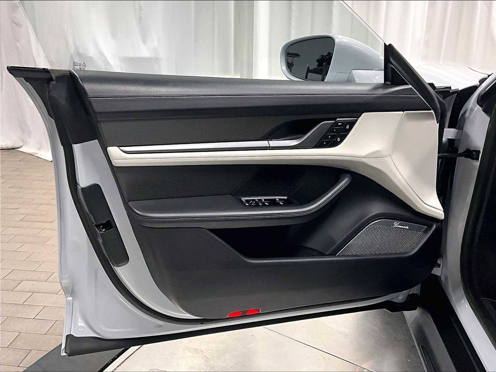 Used 2022 Porsche Taycan Turbo S image 25