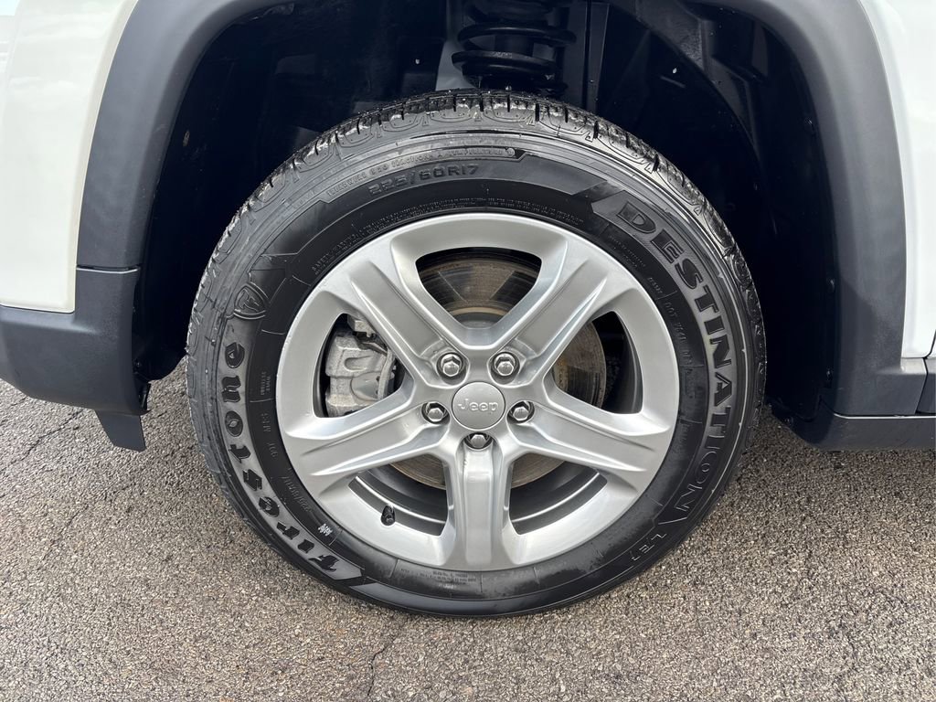 Used 2023 Jeep Compass Latitude image 12