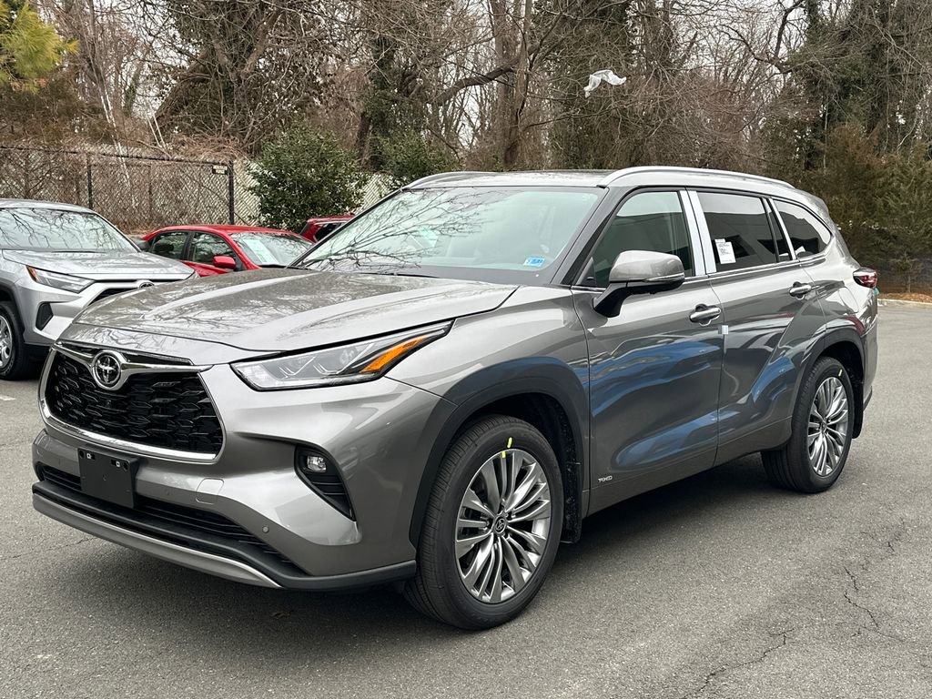 New 2026 Toyota Highlander Platinum image 2