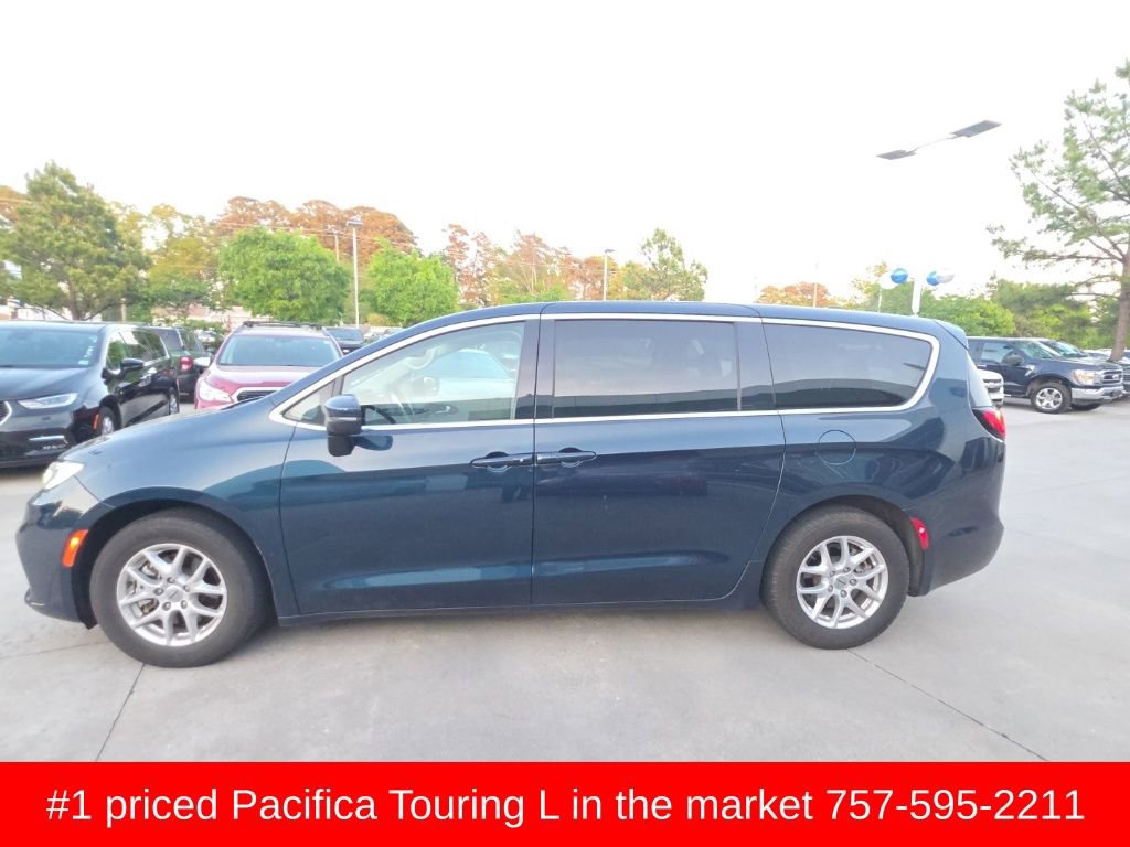 Used 2023 Chrysler Pacifica Touring-L image 8