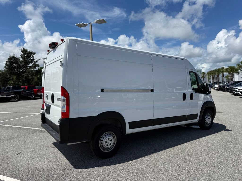 Used 2025 RAM ProMaster 2500 w/ Convenience Group FWD image 3